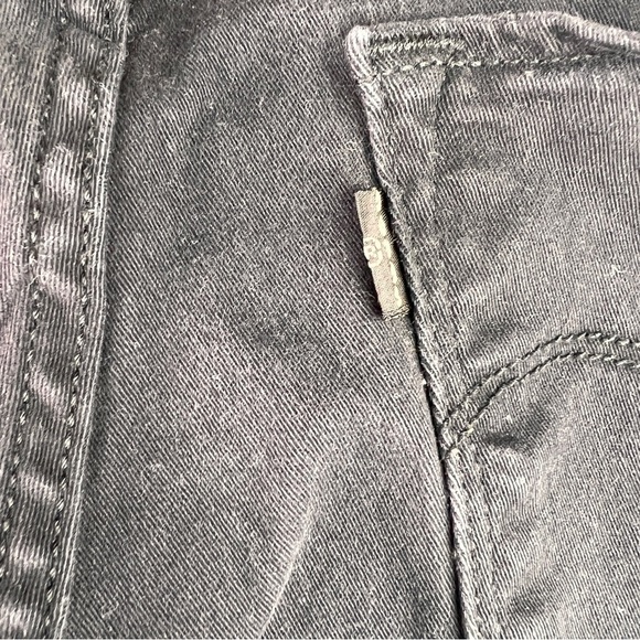 LEVI’S SKINNY JEGGINGS. Pull-on elastic wide waist w/5 pocket styling. Black. - Picture 5 of 7